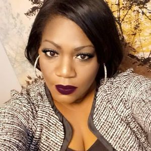 Meet your Posher, Iluminada